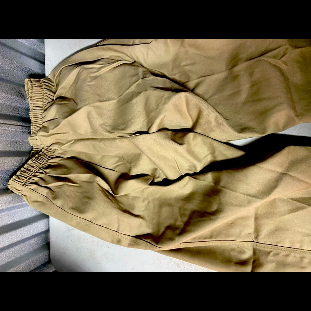 Khaki work pants cargo pockets